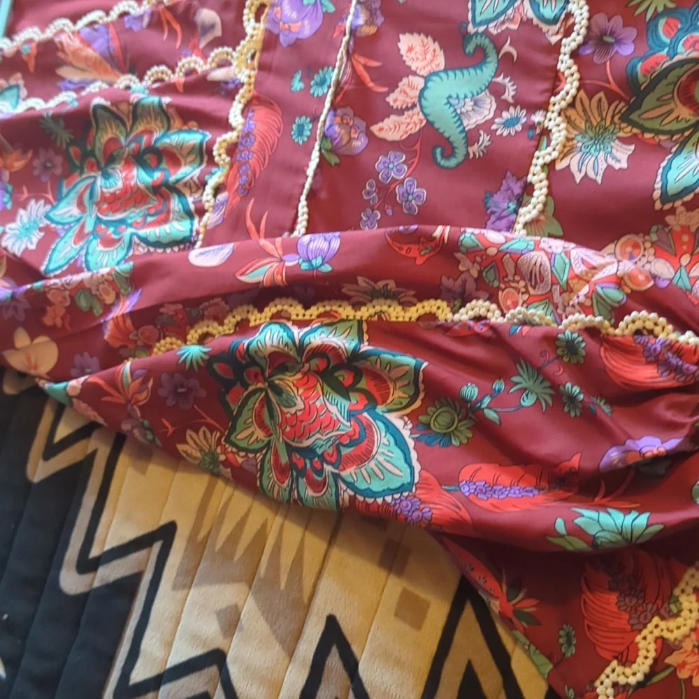 Beautiful Red and floral print dress - Picture 3 of 6